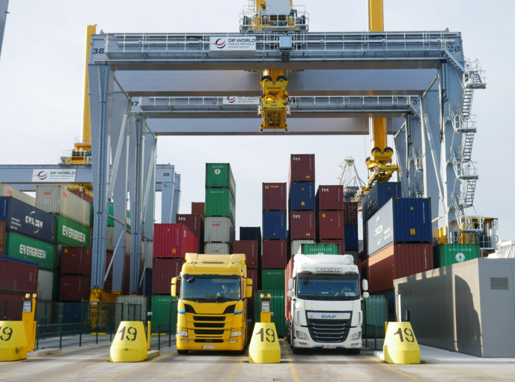 New quay cranes to enhance DP World Antwerp Gateway Container News New quay cranes to enhance DP World Antwerp Gateway Container News
