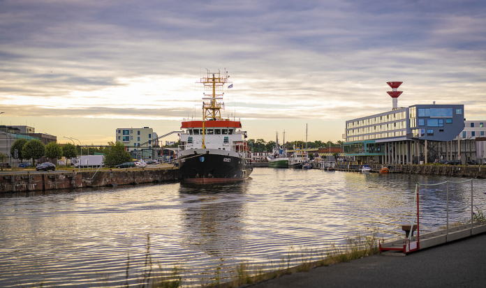 bremerhaven port The ports of Bremerhaven, Antwerp and Gyeonggi Pyeongtaek in South Korea have announced the initiation of a green shipping corridor.