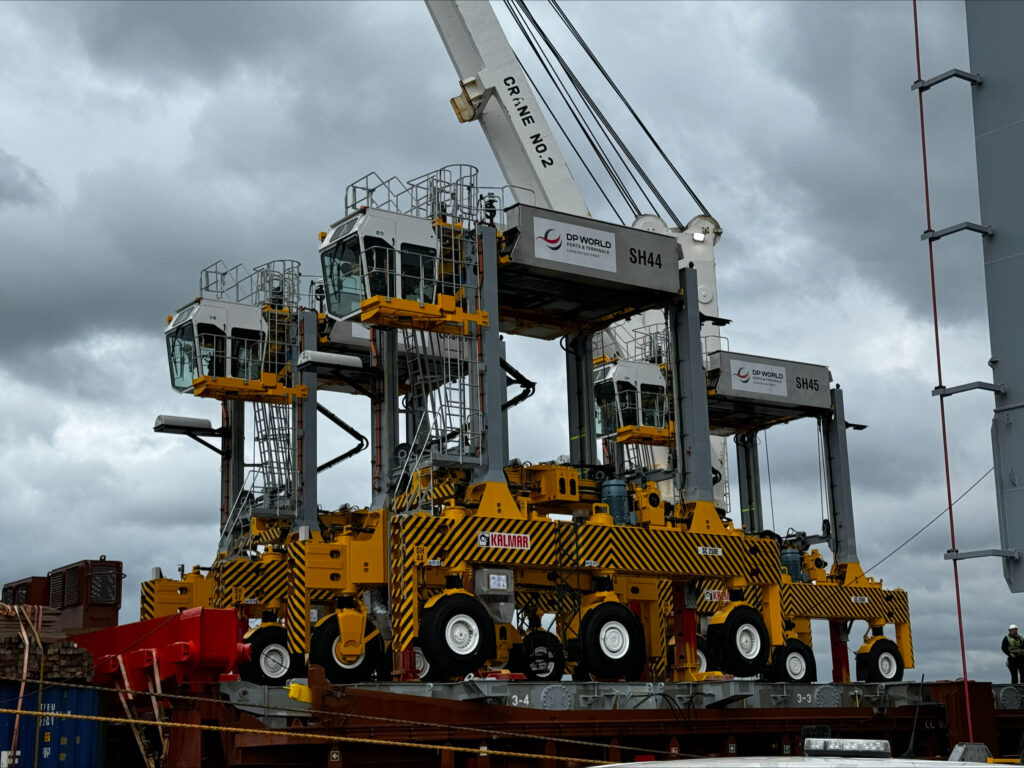 DPW London Gateway world's first electric straddle carrier