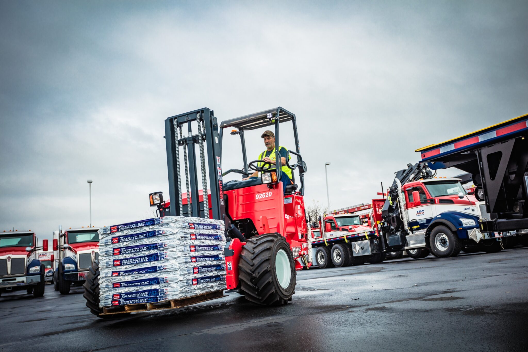 Hiab secures major US orders for MOFFETT forklifts and HIAB cranes ...
