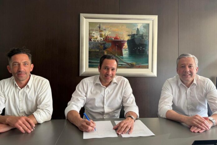 dMb Greece Contract Sign