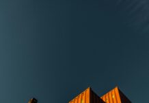 Chartworld signs provisional contract for up to eight containerships