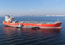 MOL completes Japan’s first ship-to-ship methanol bunkering at Yokohama (Kohzan Maru VII (background) alongside Eika Maru (foreground))