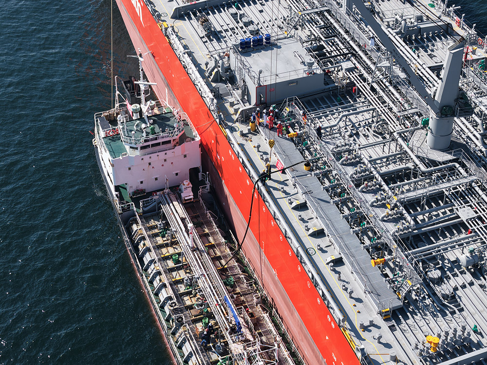 (Ship-to-ship (STS) bunkering operation)