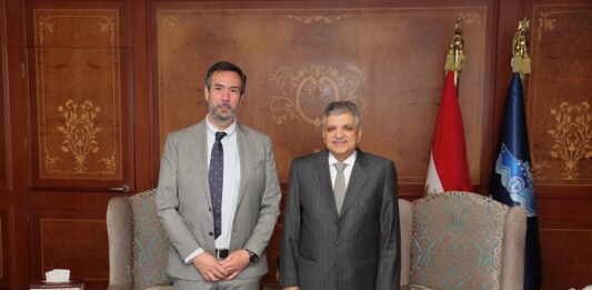 Admiral Ossama Rabiee, Chairman and Managing Director of the Suez Canal Authority (SCA), met with Mr. Juan Pablo Richards, Managing Director of Hapag-Lloyd’s South Europe Region, to discuss future cooperation and navigation plans.