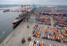 Kalmar secures major order for hybrid straddle carriers at Maher Terminals Kalmar Straddle Carriers in operation at Maher Terminals Port Elizabeth New Jersey USA