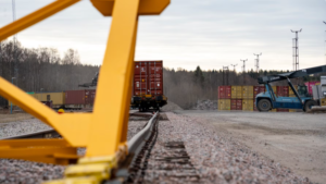 Rail freight between northern Sweden and the Port of Gothenburg reached record levels in 2025, with container volumes on northern rail connections exceeding 72,000 TEU for the year.