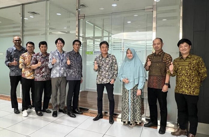 Photo of NX Indonesia Logistik representatives; sixth from left: President Masukata