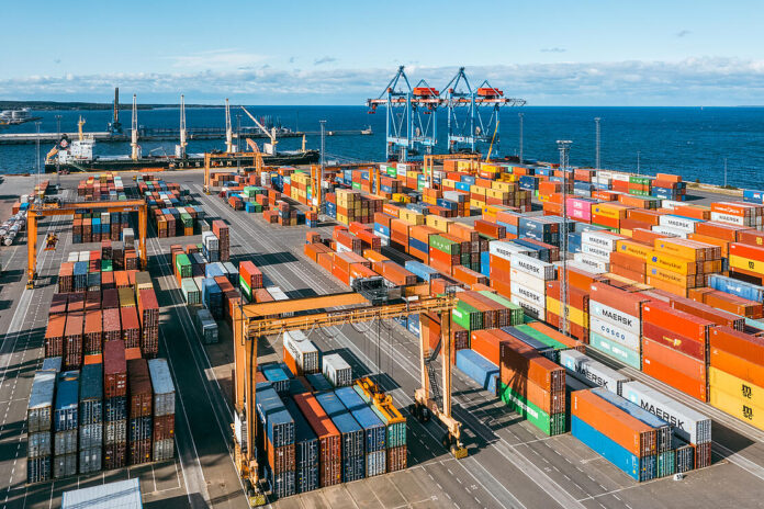 csm_kaupokalda-com-20210917-145942-DJI_0228__1__2c6c36d1cc HHLA TK Estonia will become the first terminal in Europe to operate fully battery-powered Rubber-Tired Gantry cranes.