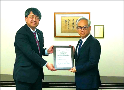 Left: Hiroyuki Mori, Representative Director, KOBELCO WIRE COMPANY, LTD. Right: Masaki Matsunaga, Executive Vice President, ClassNK Left: Hiroyuki Mori, Representative Director, KOBELCO WIRE COMPANY, LTD. Right: Masaki Matsunaga, Executive Vice President, ClassNK