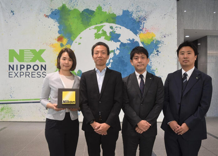 Group photo of Nikon and Nippon Express representatives