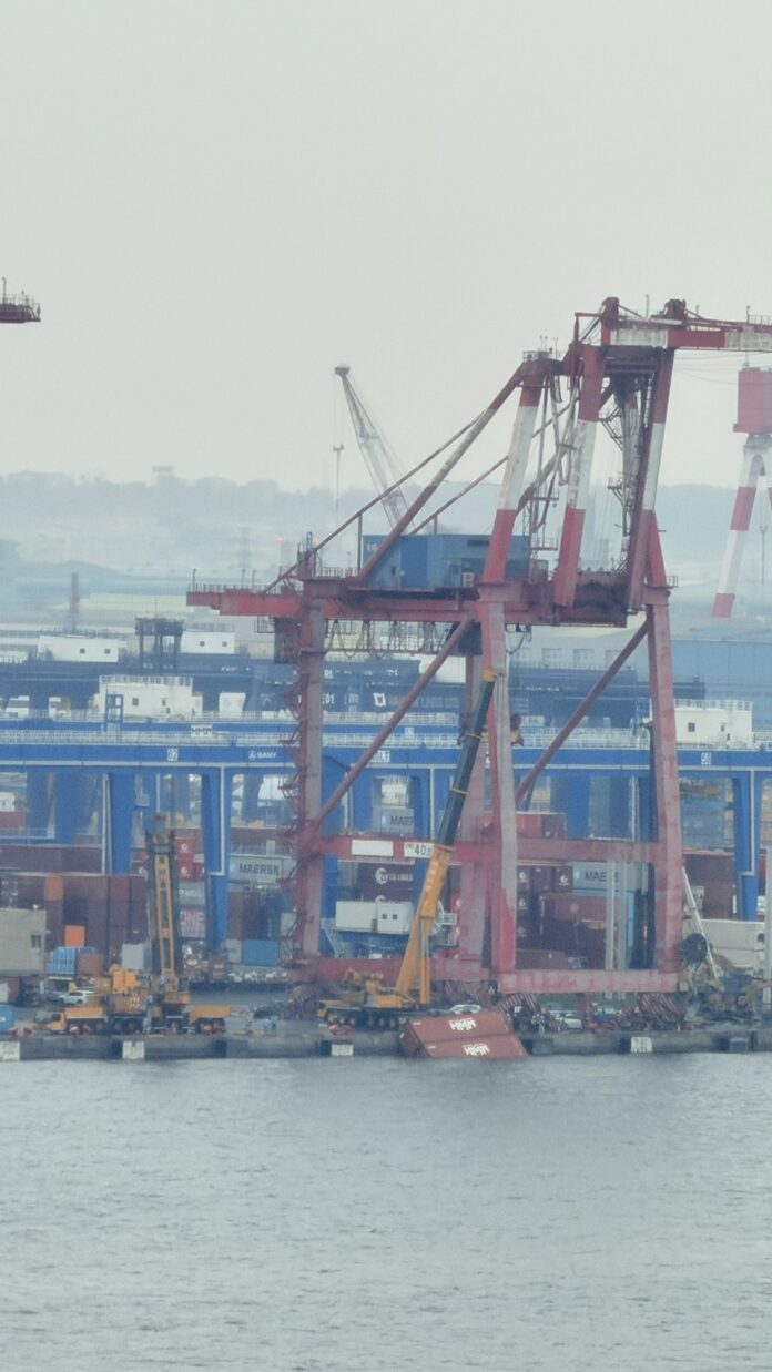 Four containers fell into waters around Taiwan’s Kaohsiung port after a large container ship operated by ONE hit a stationary feeder.