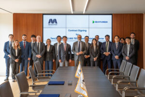 M/MARITIME has announced its entry into the feeder container market through the signing of two newbuilding vessels.