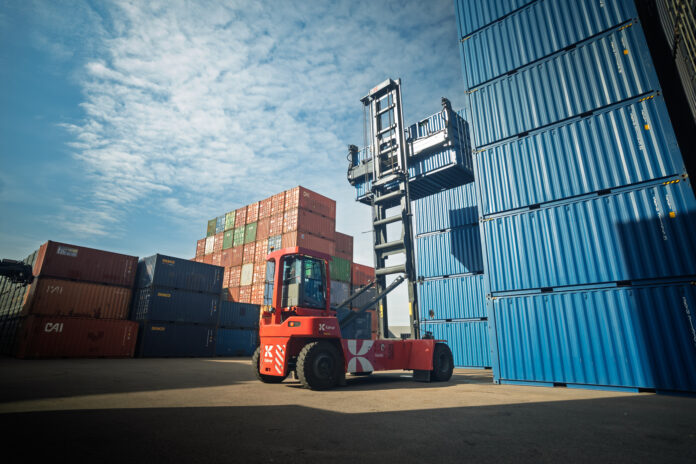Kalmar secured an order of electric empty container handlers from Lechman Terminais