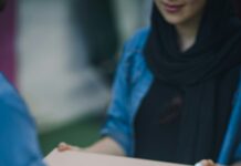 In-House Fleet vs. Outsourced Medical Courier: The Economics Labs Keep Getting Wrong