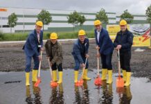 DHL Supply Chain starts construction of battery logistics hub in the Netherlands From left to right: Dirk van Houtum (DHL), Hans van de Winkel (Municipality Sittard-Geleen), Huub Menten (Municipality Sittard-Geleen), John Scherders (DHL) and Jan van de Berg (Municipality Sittard-Geleen).