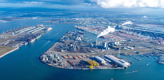 Greenhouse gas emissions from companies in the Port of Rotterdam industrial cluster increased by 11% , between 2024 and 2025.