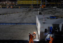 Concrete utilities conduit successfully installed under Maasvlakte railway tracks A concrete utilities conduit has been successfully installed beneath the railway tracks at the Maasvlakte.