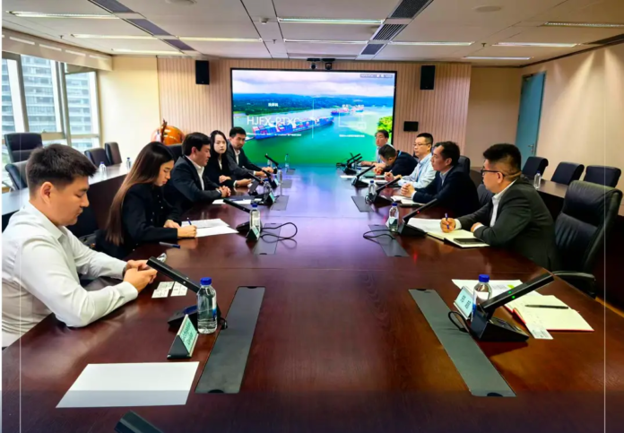 KTZ Express and COSCO SHIPPING Lines have held talks on expanding their strategic cooperation across Eurasian transport and logistics corridors.