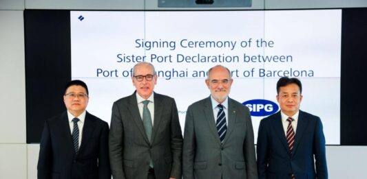 The Port of Barcelona has signed a strategic cooperation agreement with the Shanghai Port, establishing a sister port relationship.
