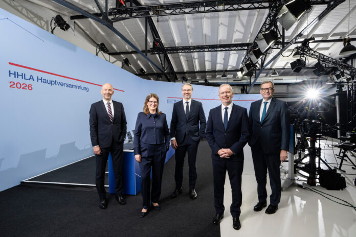 HHLA / Nele Martensen HHLA Executive Board with Supervisory Board Chairman at the 2026 Annual General Meeting (from left to right: Executive Board members Jens Hansen, Annette Geiß and Torben Seebold, Chief Executive Officer Jeroen Eijsink, Supervisory Board Chairman Marcus Vitt)