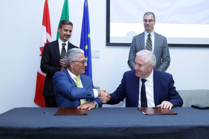 Andrea Ruffini Head of Marketing & Sales of WASS Submarine Systems signs Mou with Magellan Andrea Ruffini Head of Marketing & Sales of WASS Submarine Systems signs Mou with Magellan