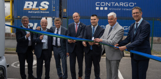 (from left to right): Olivier Matrat, Director Adjoint Direction Territoriale VNF, Bruno Fontaine, President Norlink Fluvial and President CCI Grand Hainaut, Philippe Hourdain, President Norlink, Jürgen Albersmann, CEO Contargo, Pierre Griner, President Syndicat Mixte Docks Seine Nord Europe Escaut, Raf von Dijck, Managing Director Contargo North France, Stéphane Costaglioli, sous-préfet in Valenciennes (© Contargo)