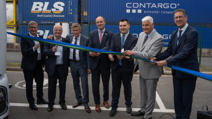 (from left to right): Olivier Matrat, Director Adjoint Direction Territoriale VNF, Bruno Fontaine, President Norlink Fluvial and President CCI Grand Hainaut, Philippe Hourdain, President Norlink, Jürgen Albersmann, CEO Contargo, Pierre Griner, President Syndicat Mixte Docks Seine Nord Europe Escaut, Raf von Dijck, Managing Director Contargo North France, Stéphane Costaglioli, sous-préfet in Valenciennes (© Contargo) (from left to right): Olivier Matrat, Director Adjoint Direction Territoriale VNF, Bruno Fontaine, President Norlink Fluvial and President CCI Grand Hainaut, Philippe Hourdain, President Norlink, Jürgen Albersmann, CEO Contargo, Pierre Griner, President Syndicat Mixte Docks Seine Nord Europe Escaut, Raf von Dijck, Managing Director Contargo North France, Stéphane Costaglioli, sous-préfet in Valenciennes (© Contargo)