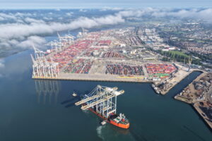 DP World receives Europe’s largest quay cranes at Southampton