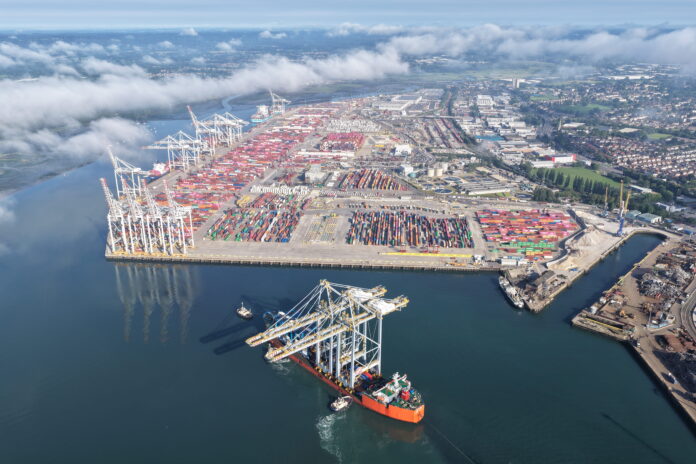 Quay cranes arrive at DP World Southampton