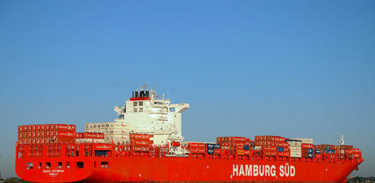 Maersk Line has sent its ships through the Red Sea after a three-month absence, as tonnage availability remains low.
