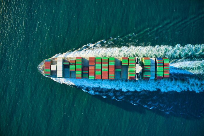 Emarat Maritime is entering the containership sector after placing an order for up to six 930 TEU vessels at Guangji Xinneng Shipbuilding.