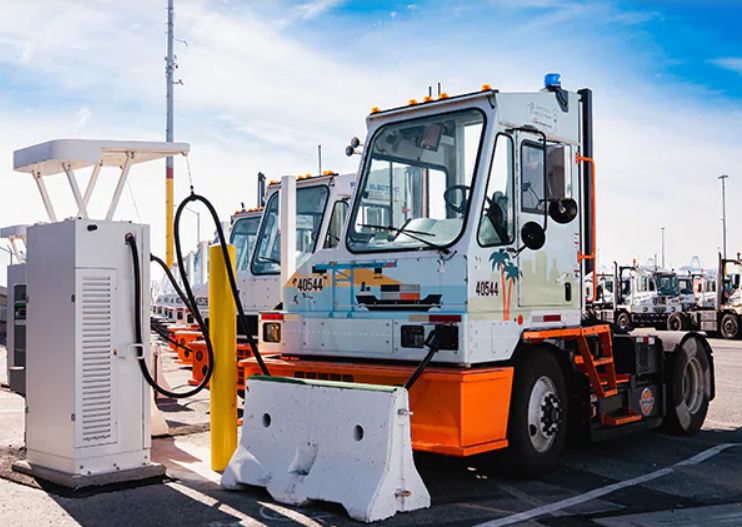 APM Terminals Los Angeles elektrikli terminal çekicileri sipariş etti