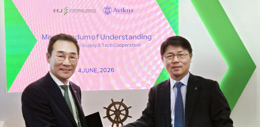 MOU Signing Ceremony (from left: Yoo Sang-cheol, CEO of HJ Shipbuilding & Construction (HJSC), and Kang Jae-ho, CEO of HD Hyundai Avikus)