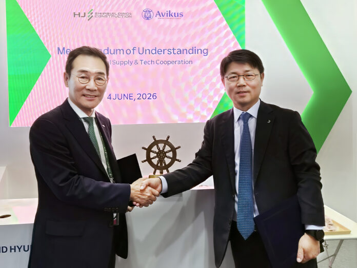 MOU Signing Ceremony (from left: Yoo Sang-cheol, CEO of HJ Shipbuilding & Construction (HJSC), and Kang Jae-ho, CEO of HD Hyundai Avikus)