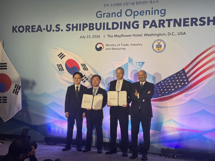 (L to R): Kim Jung-Kwan, Republic of Korea Minister of Trade, Industry and Energy; Kim Hyung-Kwan, HD KSOE President and CEO; David Wechsler, ABS Consulting President and CEO; and Howard Lutnick, U.S. Secretary of Commerce.