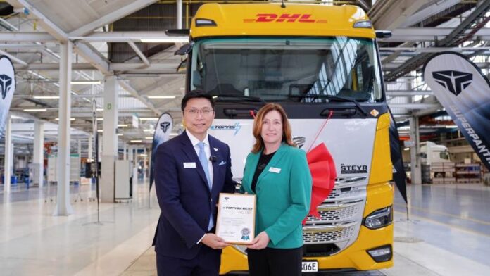 Antje Huber (DHL Freight) and Chao Liu (Founder & CEO SuperPanther)