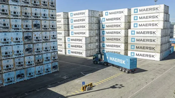 maersk-containers-stacked