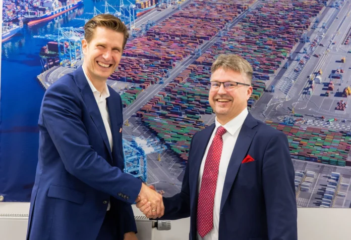 Olaf Gelhausen, COO of APM Terminals, and Sami Niiranen, President and CEO of Kalmar.