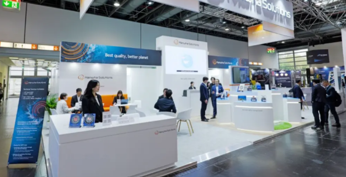 Hanwha Solutions showcases its materials and technologies at an industry exhibition