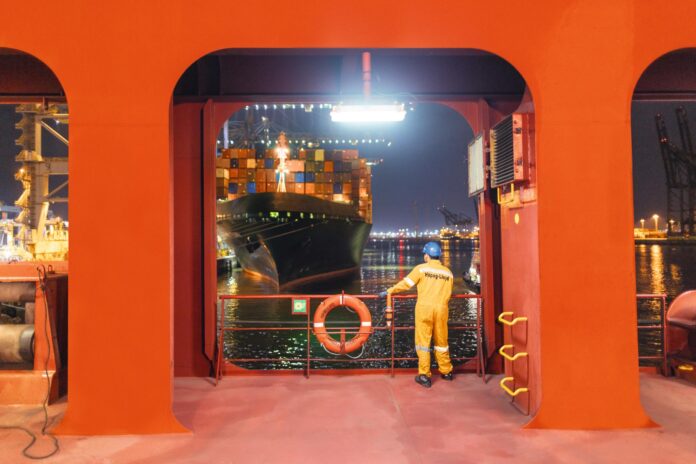 Hapag Lloyd harbour worker