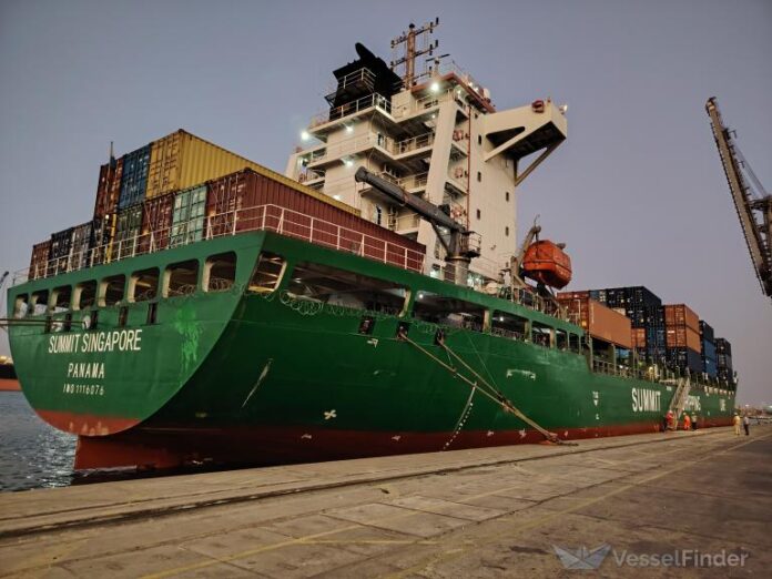 Summit Singapore ship
