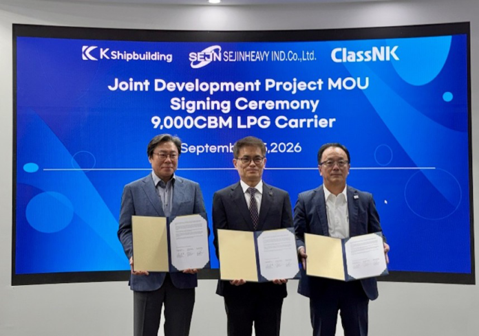From left: Mr. Hyeun-Chul SUNG, Vice President & CPO, K Shipbuilding Mr. Do-Hyung KIM, CTO, Sejin Heavy Industries Mr. Hayato Suga, President & CEO, ClassNK