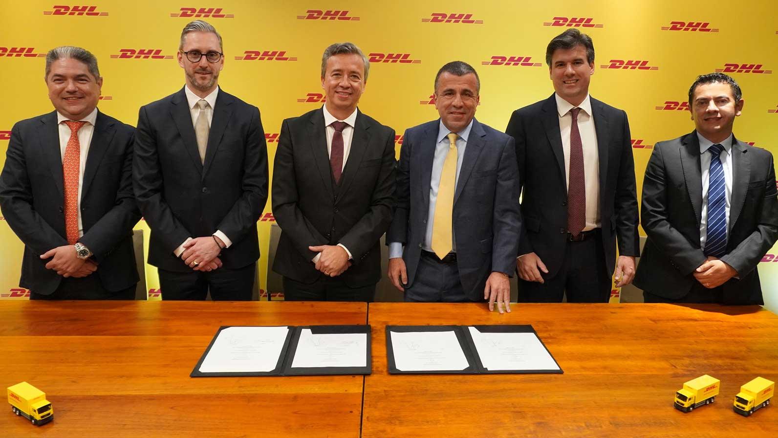 Representatives of DHL Supply Chain and Open Market following the signing of the agreement for DHL Supply Chain's acquisition of Open Market. From left to right: Robinson Vasquez, Christian Garbe, Agustín Croche, Aníbal Wadih, Felipe Hallot and Juan Carlos Castro Aldana (far right).