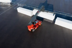 Port of Helsingborg orders two Kalmar electric reachstackers